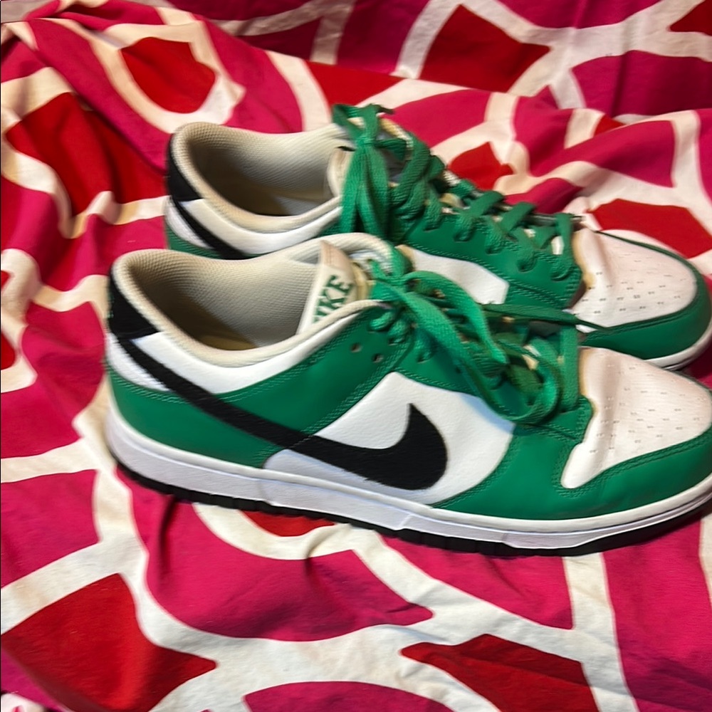 Nike Green White Black Low-Top Sneakers